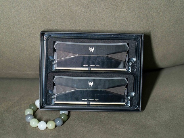 无风扇稳超8400C36，宏碁掠夺者Hera影锋7200掠光限定版内存测评