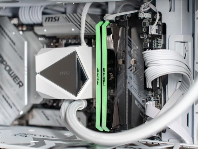 无风扇稳超8400C36，宏碁掠夺者Hera影锋7200掠光限定版内存测评