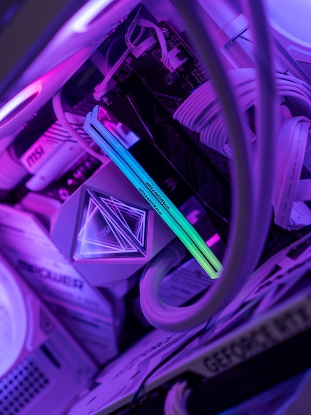 无风扇稳超8400C36，宏碁掠夺者Hera影锋7200掠光限定版内存测评