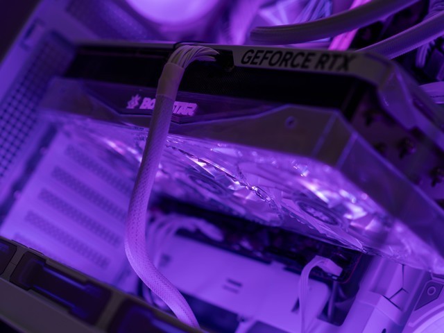 无风扇稳超8400C36，宏碁掠夺者Hera影锋7200掠光限定版内存测评