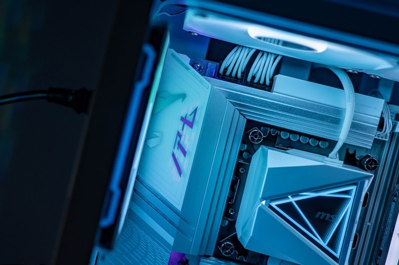 超频黑科技加持，纯白海景房的不二之选，技嘉Z890M 冰雕体验分享