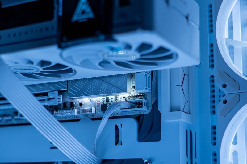 超频黑科技加持，纯白海景房的不二之选，技嘉Z890M 冰雕体验分享