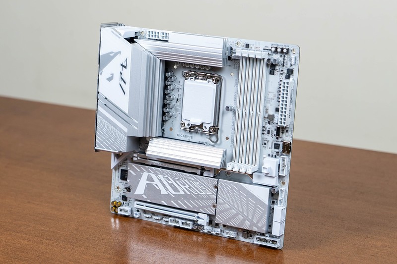 超频黑科技加持，纯白海景房的不二之选，技嘉Z890M 冰雕体验分享