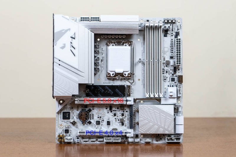 超频黑科技加持，纯白海景房的不二之选，技嘉Z890M 冰雕体验分享