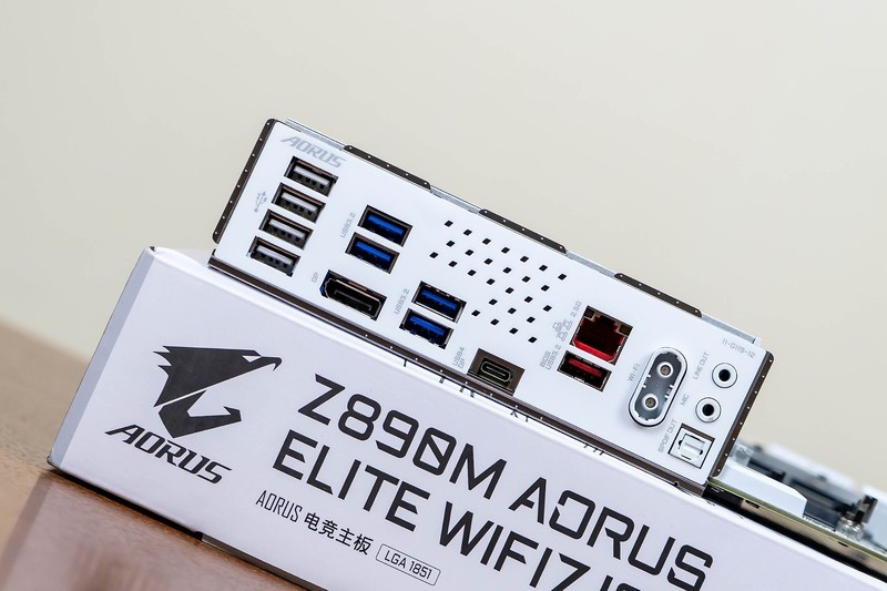 超频黑科技加持，纯白海景房的不二之选，技嘉Z890M 冰雕体验分享