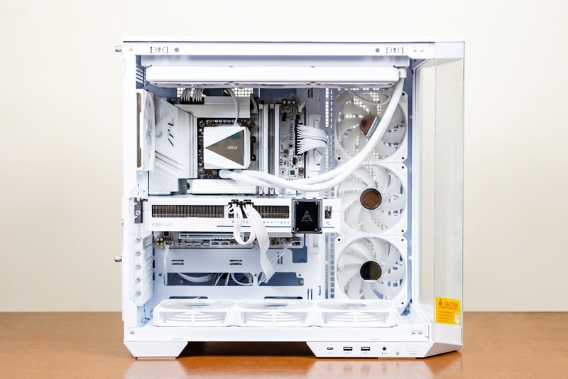 超频黑科技加持，纯白海景房的不二之选，技嘉Z890M 冰雕体验分享