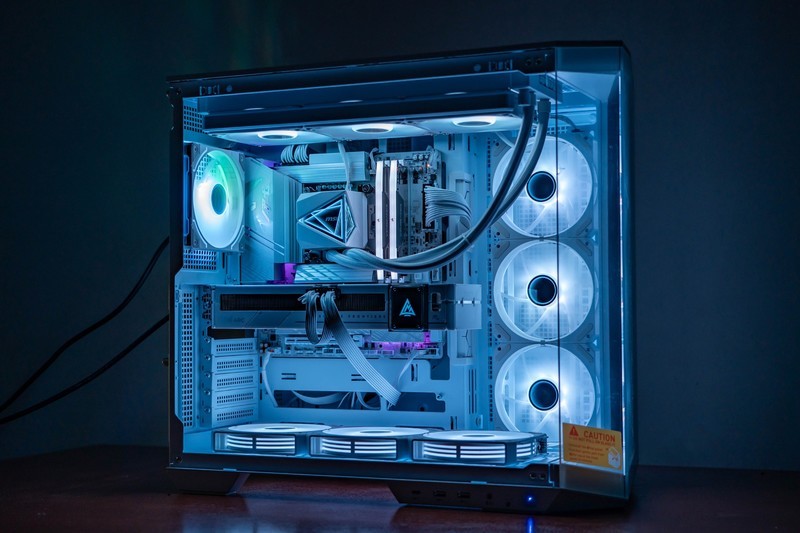 超频黑科技加持，纯白海景房的不二之选，技嘉Z890M 冰雕体验分享