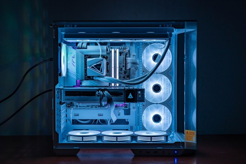 超频黑科技加持，纯白海景房的不二之选，技嘉Z890M 冰雕体验分享