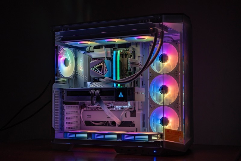 超频黑科技加持，纯白海景房的不二之选，技嘉Z890M 冰雕体验分享