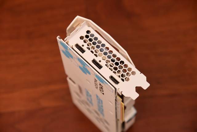 2K可光追！神器如此卡，AMD RX9060 XT全线夹击NVIDIA！