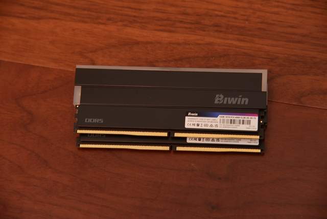 2K可光追！神器如此卡，AMD RX9060 XT全线夹击NVIDIA！