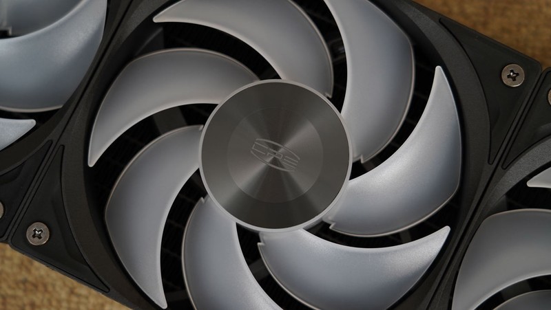 更适合游戏玩家的甜点显卡，AMD RX 9060 XT首发评测&装机分享