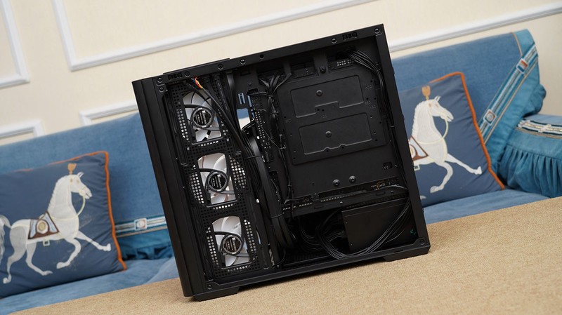 更适合游戏玩家的甜点显卡，AMD RX 9060 XT首发评测&装机分享