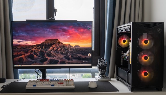 给热情似火的显卡轻松降温，微星氪金枪3机箱本站首晒