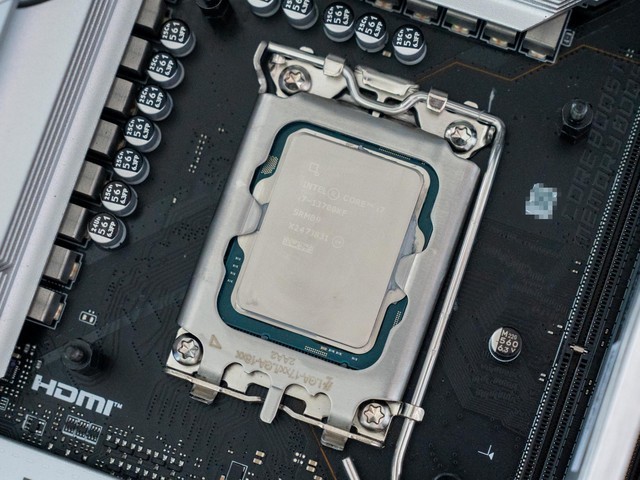 给热情似火的显卡轻松降温，微星氪金枪3机箱本站首晒