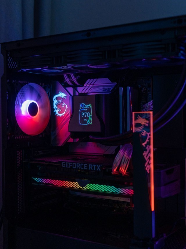 给热情似火的显卡轻松降温，微星氪金枪3机箱本站首晒