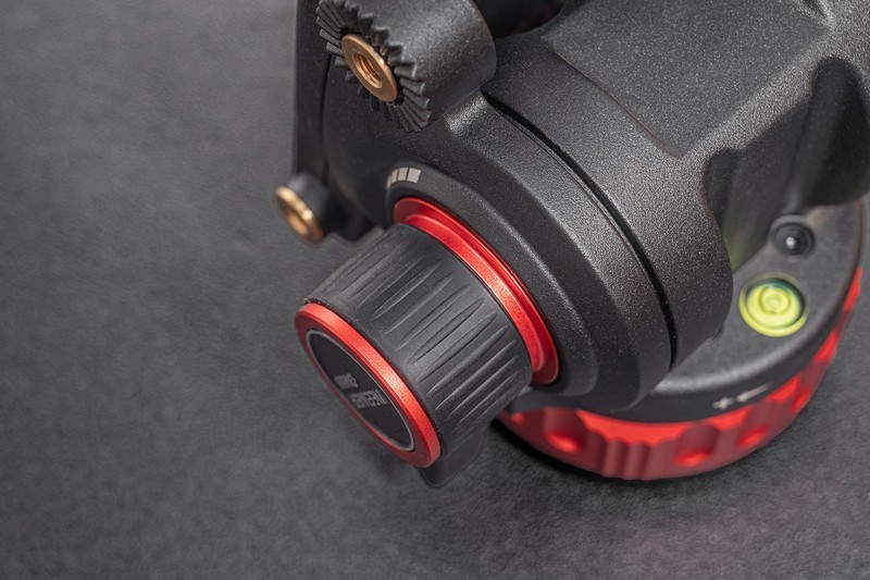 三脚架稳定器秒切换，干活就要便利，入手纽尔GM006液压云台