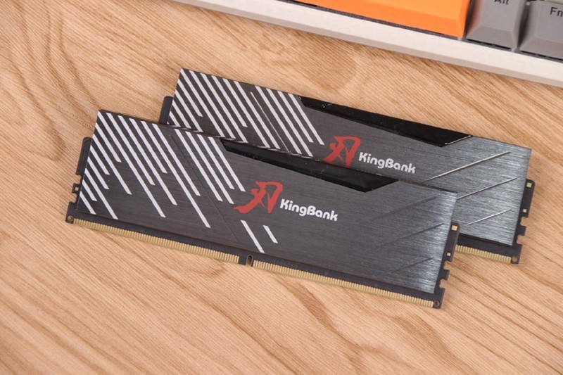 不足700元，竟能稳超8000MHz！金百达黑刃6800内存评测