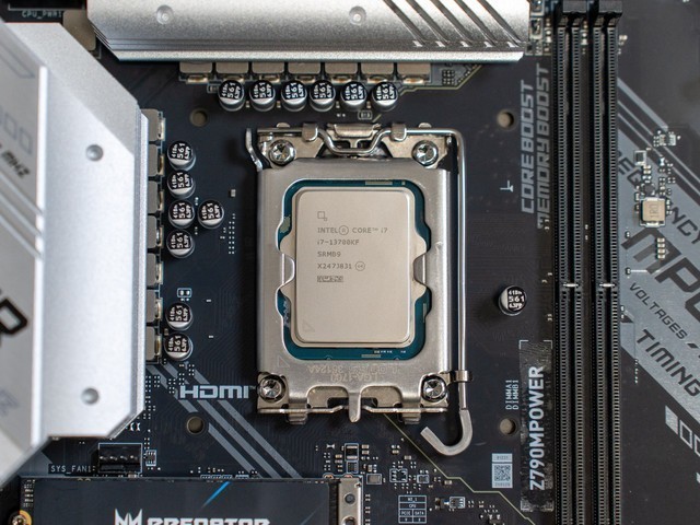 无风扇稳超8400C36，宏碁掠夺者Hera影锋7200掠光限定版内存测评