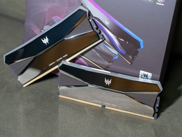 无风扇稳超8400C36，宏碁掠夺者Hera影锋7200掠光限定版内存测评