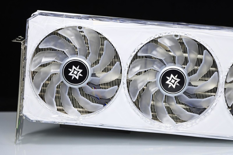 9800X3D 封神了！最强游戏 CPU 名不虚传！