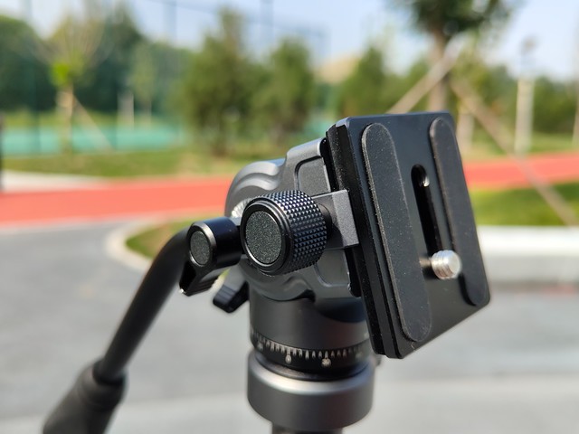 1KG极致轻便摄影 拍摄更省时省力的三脚架