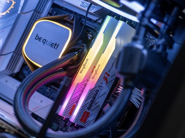 平民法拉利再升级，金百达 刃 3600 CJR RGB内存测评