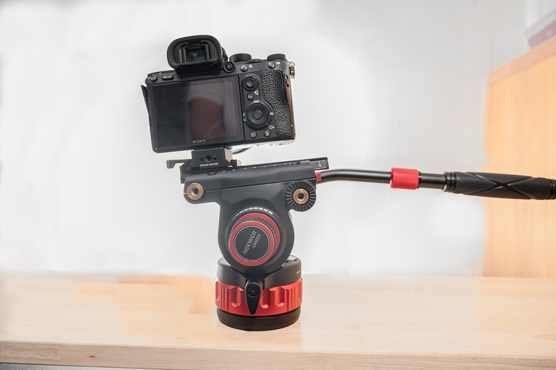 三脚架稳定器秒切换，干活就要便利，入手纽尔GM006液压云台