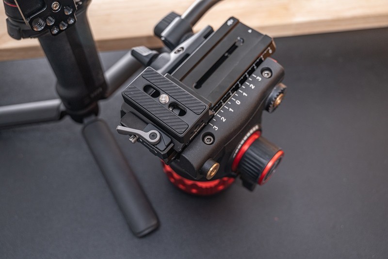 三脚架稳定器秒切换，干活就要便利，入手纽尔GM006液压云台