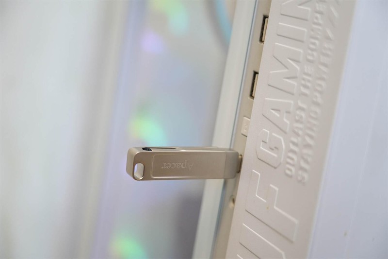 宇瞻AP301双接口U盘：时尚与耐用并存，办公娱乐两不误！