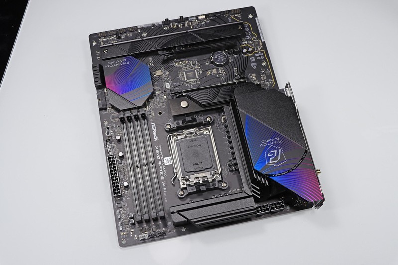 9800X3D 封神了！最强游戏 CPU 名不虚传！