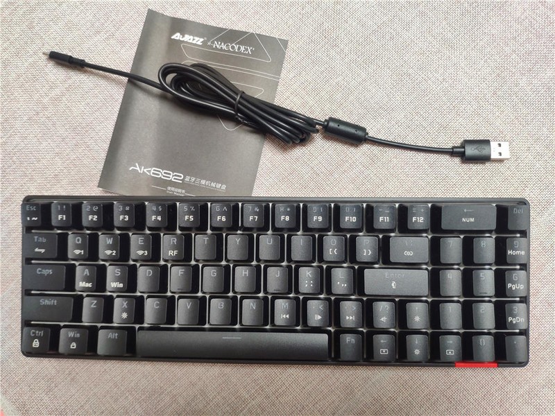 69键、支持DIY、带小数字键、走到哪带到哪的三模机械键盘