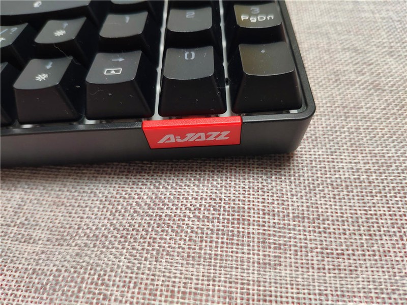 69键、支持DIY、带小数字键、走到哪带到哪的三模机械键盘