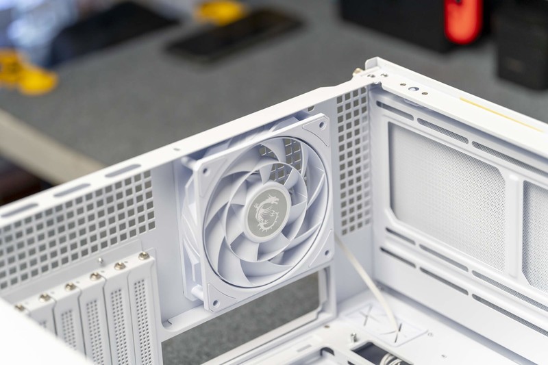 微星MPG VELOX 300R AIRFLOW PZ机箱评测：性能与美学的完美融合