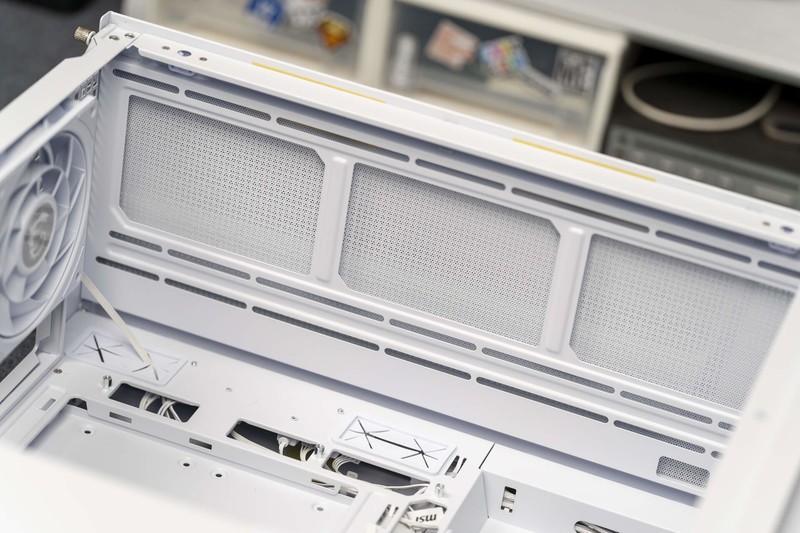 微星MPG VELOX 300R AIRFLOW PZ机箱评测：性能与美学的完美融合