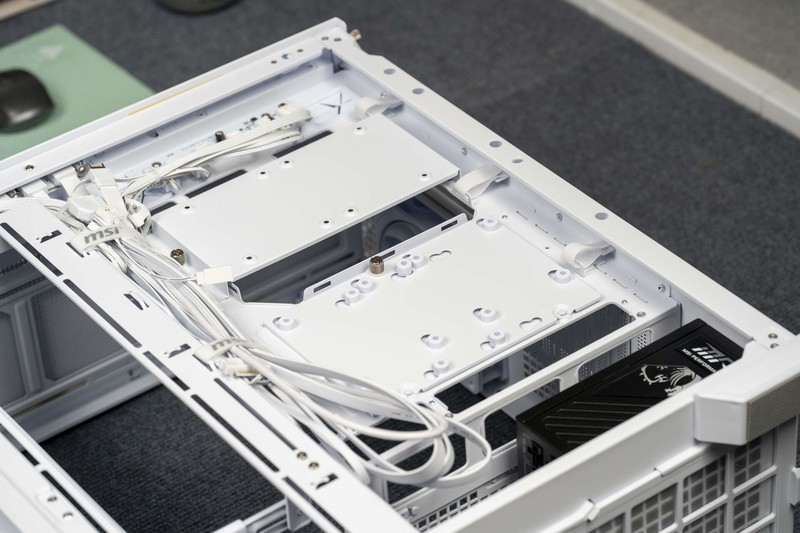 微星MPG VELOX 300R AIRFLOW PZ机箱评测：性能与美学的完美融合