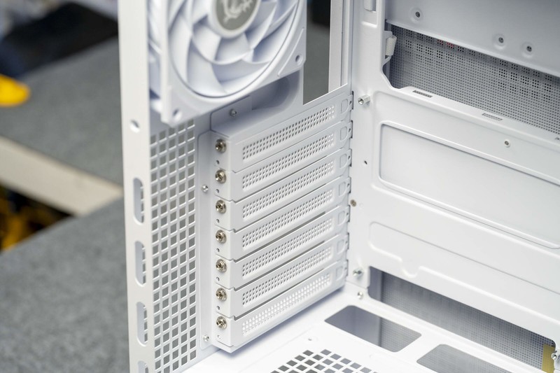 微星MPG VELOX 300R AIRFLOW PZ机箱评测：性能与美学的完美融合