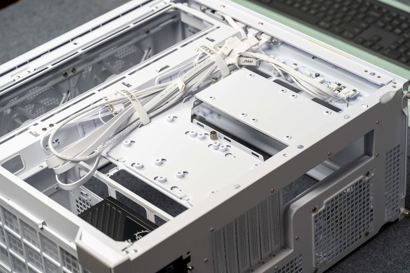 微星MPG VELOX 300R AIRFLOW PZ机箱评测：性能与美学的完美融合