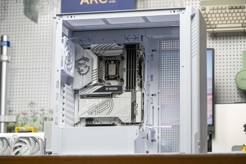 微星MPG VELOX 300R AIRFLOW PZ机箱评测：性能与美学的完美融合