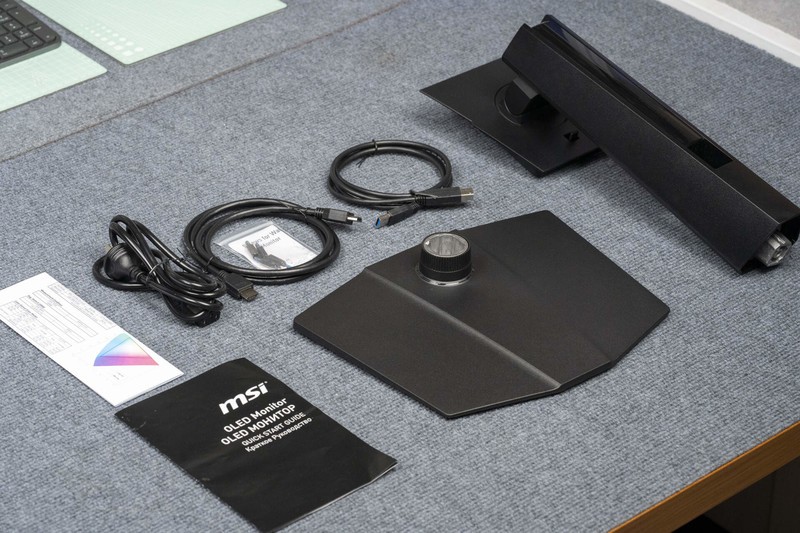 微星MPG 272URX QD-OLED显示器评测：丝般顺滑的240Hz量子点屏幕