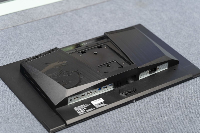 微星MPG 272URX QD-OLED显示器评测：丝般顺滑的240Hz量子点屏幕