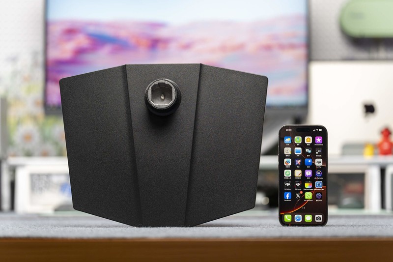 微星MPG 272URX QD-OLED显示器评测：丝般顺滑的240Hz量子点屏幕