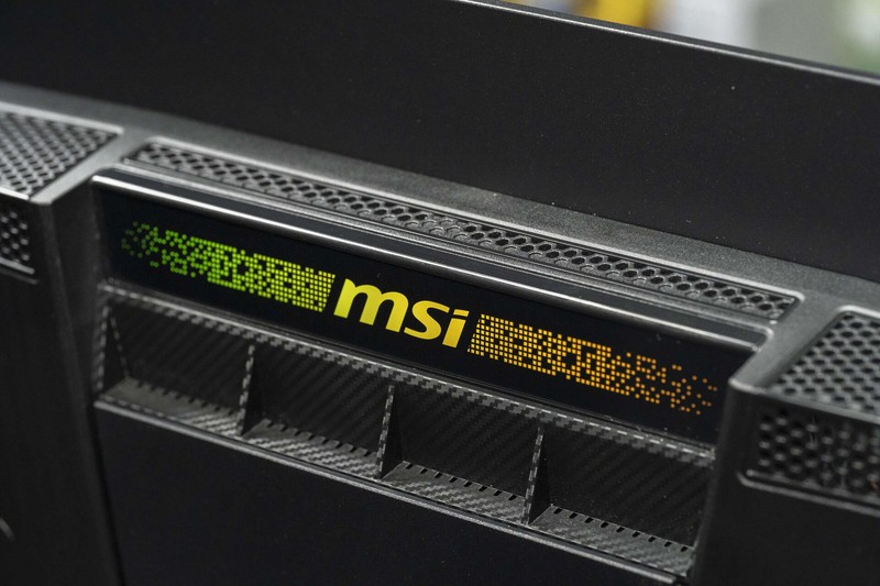 微星MPG 272URX QD-OLED显示器评测：丝般顺滑的240Hz量子点屏幕