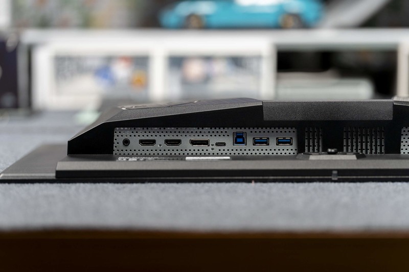 微星MPG 272URX QD-OLED显示器评测：丝般顺滑的240Hz量子点屏幕