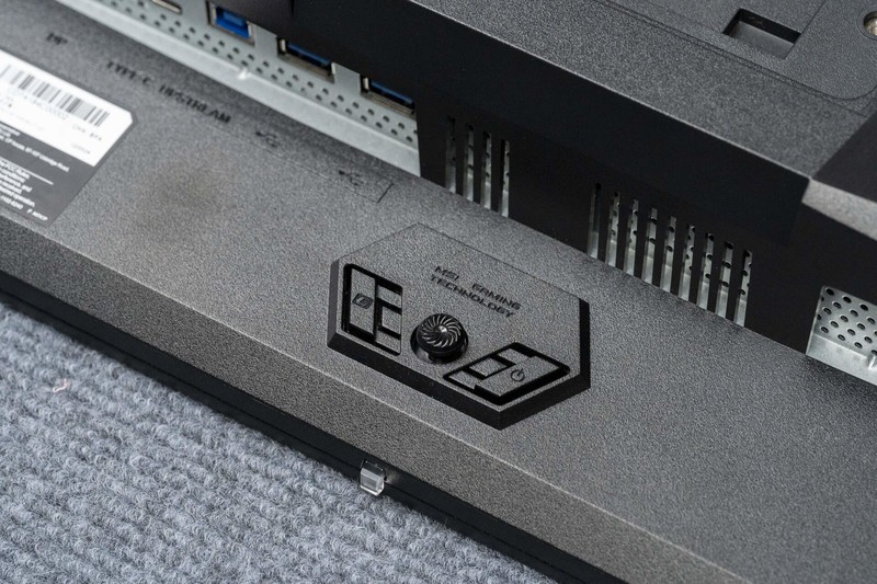 微星MPG 272URX QD-OLED显示器评测：丝般顺滑的240Hz量子点屏幕