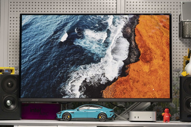 微星MPG 272URX QD-OLED显示器评测：丝般顺滑的240Hz量子点屏幕