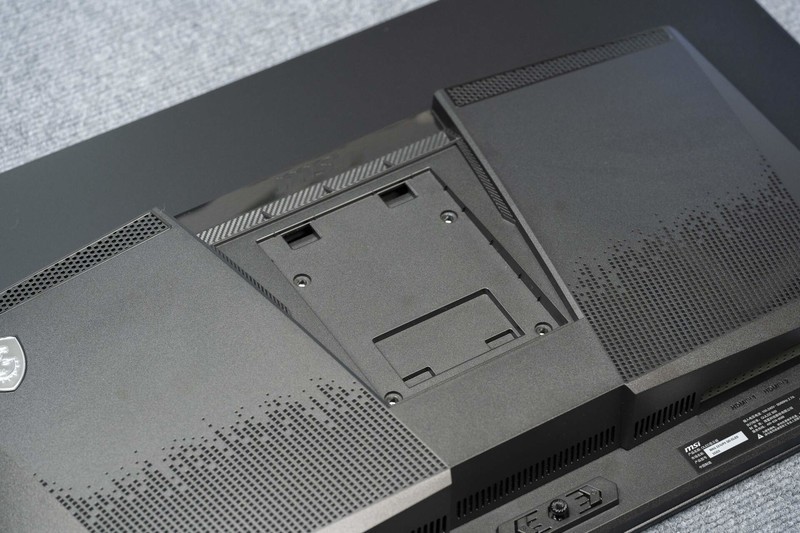 微星MPG 272URX QD-OLED显示器评测：丝般顺滑的240Hz量子点屏幕