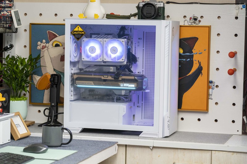 微星MPG 272URX QD-OLED显示器评测：丝般顺滑的240Hz量子点屏幕