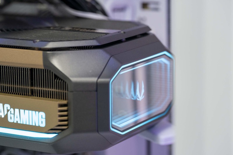 微星MPG 272URX QD-OLED显示器评测：丝般顺滑的240Hz量子点屏幕