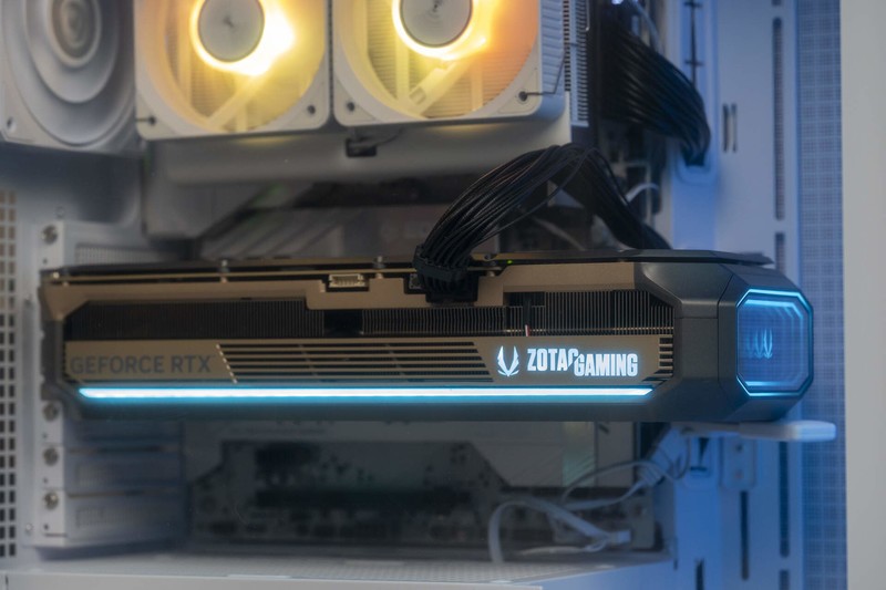 微星MPG 272URX QD-OLED显示器评测：丝般顺滑的240Hz量子点屏幕